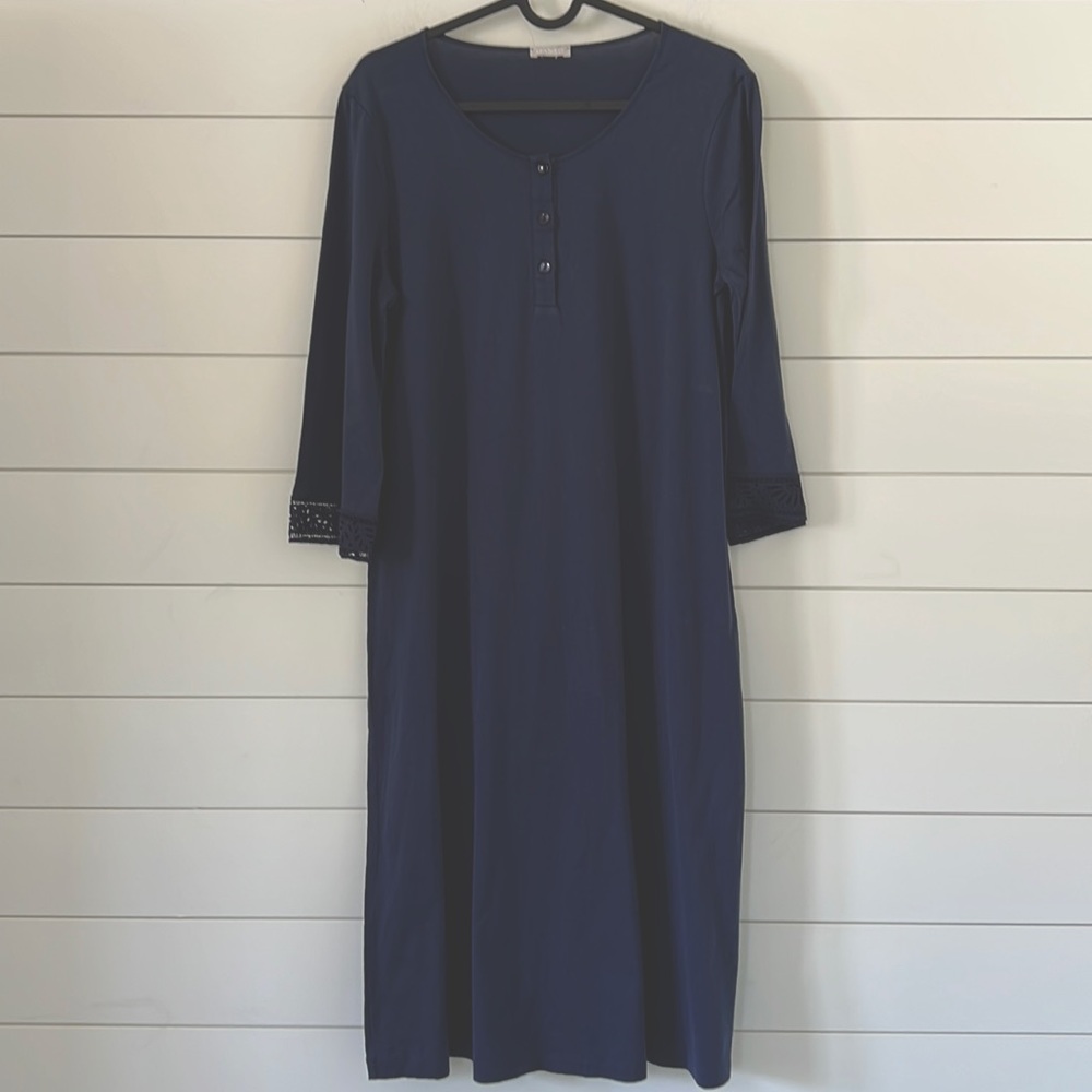 HANRO Size S sleep gown 3/4 length lace trimmed sleeve. Scoop button front